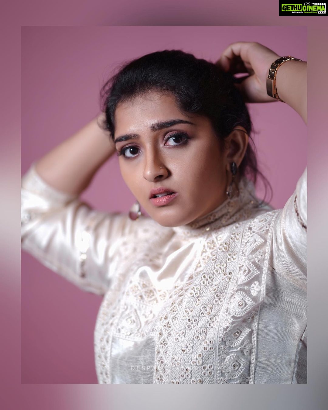 Sanusha Instagram - Pauses serves a purpose. 📷 @shihan.mohmd @despalofilms 👗 @afreenkallen 💄 @blooms_makeover_ @hema_pillai_ @vshnulal_ Floor @poojastudioskochi Social media manager @kuttymongia #pause #smile #happy #shesthebest #love #everyonecandoit #magic #lovewhatudo #photoshoot #san #sanu #sanusha #instagood #instagram Kochi, India