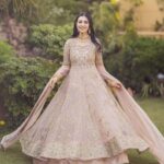 Sarah Khan Instagram - 💕 Hair and makeup @akifilyasofficial Wearing @farahandfatima Kungun @kohar_jewel Jewellery @jaipurandco 📸 @mahasphotographyofficial
