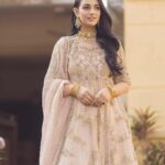 Sarah Khan Instagram - 💕 Hair and makeup @akifilyasofficial Wearing @farahandfatima Kungun @kohar_jewel Jewellery @jaipurandco 📸 @mahasphotographyofficial
