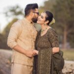 Sarah Khan Instagram - Me and You ♥️ Thank you @mahasphotographyofficial for capturing all the precious moments ✨ 📸 @mahasphotographyofficial 👗 @meeras.ns @humayunalamgirmenswear 💎 @jaipurandco 💄 @akifilyasofficial 🏔 @margallahillscourtyard @islotimes Margalla Hills