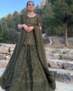 Sarah Khan Instagram - 💒💕⛰ Wearing @meeras.ns Hair and Makeup @akifilyasofficial Jewellery @jaipurandco 💕 @islotimes Margalla Hills