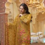 Sarah Khan Instagram - I'm totally in love with this stunning collection by @serene_premium De Luxe. Visit their website to book your orders now! www.imroziapremium.com @serene_premium @linkingmedia #serene #serenepremium #clothingpakistan #stitched #unstitched #newcollection #sarakhan #linkingmediapr