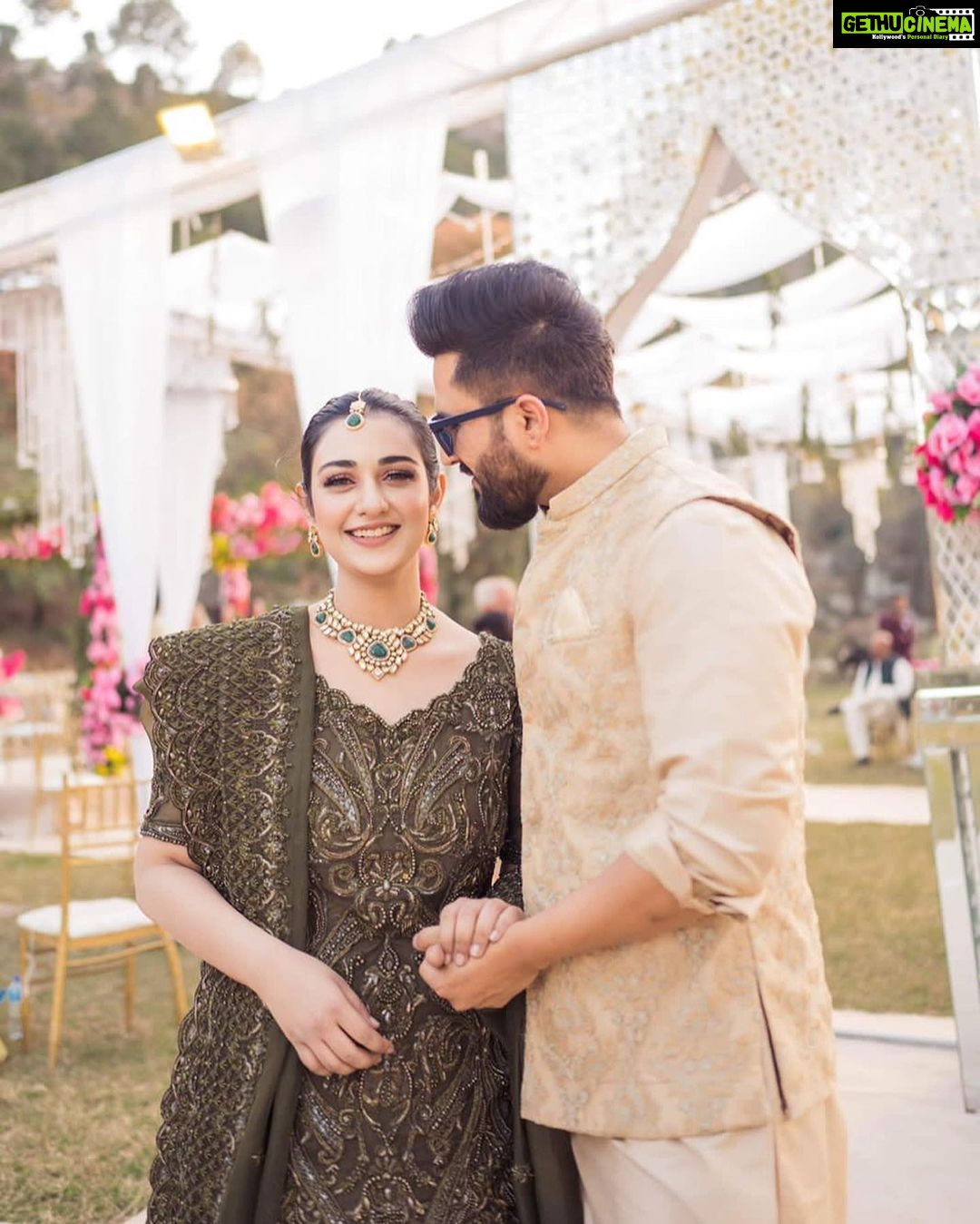 Sarah Khan Instagram - Me and You ♥️ Thank you @mahasphotographyofficial for capturing all the precious moments ✨ 📸 @mahasphotographyofficial 👗 @meeras.ns @humayunalamgirmenswear 💎 @jaipurandco 💄 @akifilyasofficial 🏔 @margallahillscourtyard @islotimes Margalla Hills