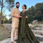 Sarah Khan Instagram - 💒💕⛰ Wearing @meeras.ns Hair and Makeup @akifilyasofficial Jewellery @jaipurandco 💕 @islotimes Margalla Hills