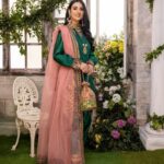 Sarah Khan Instagram - SAPNAY is out now @falakshabir1 @meeras.ns