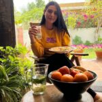 Sarah Khan Instagram - All set to start a diet again with @tsk_diet before we go crazy in ramzan 😉💕 #Tskdiet