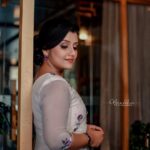 Sarayu Mohan Instagram – @abindhu_photography
@sass_make_up_studio
@anuthreadsbridalstudio Benale international