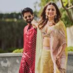 Sargun Mehta Instagram – Chamku jaise jugnu 🥰🥰 @ravidubey2312

Outfit : @monikanidhii @spiffypublicrelations
Stylist : @d_devraj 
Style team : @bhairaviahuja
📸 – @farazdaksaifuddin