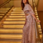 Sargun Mehta Instagram – Nirri agg e aa ??

Outfit : @anjaleeandarjunkapoor
Stylist : @d_devraj 
Jewellery- @balkishanjewellers 
Pic – @farazdaksaifuddin 

#cocktail #cocktailparty
