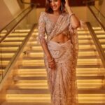 Sargun Mehta Instagram – Nirri agg e aa ??

Outfit : @anjaleeandarjunkapoor
Stylist : @d_devraj 
Jewellery- @balkishanjewellers 
Pic – @farazdaksaifuddin 

#cocktail #cocktailparty