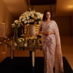 Sargun Mehta Instagram - Royal wali vibe .. Outfit : @anjaleeandarjunkapoor Stylist : @d_devraj Jewellery- @balkishanjewellers Pic - @farazdaksaifuddin #cocktail #cocktailparty