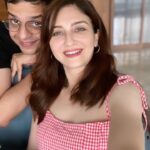 Saumya Tandon Instagram - After the letter….we had a lovely moment. #saumyatandon #preciousmoments #lifeisbeautiful #lifepartner