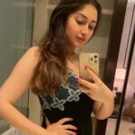 Sayyeshaa Saigal Instagram - Hiiiii ❤️ #dubai#traveldiaries Dubai United Arab Emirates