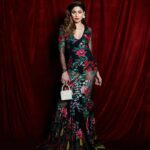 Shamita Shetty Instagram – Inhale Fashion👗, Exhale Style✨
.
.
.
Outfit – @namratajoshipura
Accessories – @karishma.joolry
Bag – @oceana_clutches
Styled by – @mohitrai with @ruchikrishnastyles @teammrstyles
Hair – @kantamotwani @kromakaysalon
Photography – @visualaffairs_va
Managed by – @bethetribe @meghna.agrawall 

#eventdairies #ootn #glam #style #helloawards #litnight