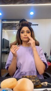 Shamita Shetty Instagram - My cardio for the day - blending!😎 #reelitfeelit #shootday #makeuplook #shootlife