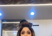 Shamita Shetty Instagram - My cardio for the day - blending!😎 #reelitfeelit #shootday #makeuplook #shootlife