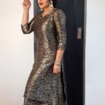 Shamna Kasim Instagram - 100 days function #akanda #telugumovie Costume : @t.and.msignature Jwellery: @mangatraineeraj Hairstylist: @hairartistpoojagupta Pics : @photography_by_chandu Final edit: @v_capturesphotography Personal staff: @bhanu.reshma.90