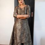 Shamna Kasim Instagram - 100 days function #akanda #telugumovie Costume : @t.and.msignature Jwellery: @mangatraineeraj Hairstylist: @hairartistpoojagupta Pics : @photography_by_chandu Final edit: @v_capturesphotography Personal staff: @bhanu.reshma.90