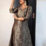 Shamna Kasim Instagram - 100 days function #akanda #telugumovie Costume : @t.and.msignature Jwellery: @mangatraineeraj Hairstylist: @hairartistpoojagupta Pics : @photography_by_chandu Final edit: @v_capturesphotography Personal staff: @bhanu.reshma.90