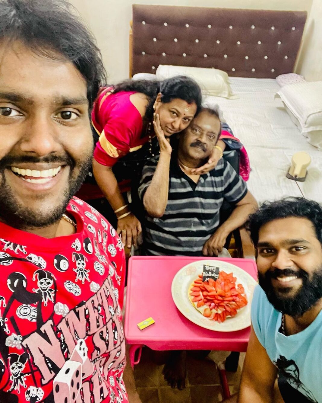 Shanmuga Pandian Instagram - Picture with Dad❤️Happy birthday mom 🤗 🧿
.
.
#happybirthdaymom#happybirthday#captain#family#completefamily#happyfamily#vijayaprabhakaran#vijayakanth#premalathavijayakanth#shanmugapandian#kollywood#cinema#politics#political#leader Shanmuga Pandian Instagram - Picture with Dad❤️Happy birthday mom 🤗 🧿 . . #happybirthdaymom#happybirthday#captain#family#completefamily#happyfamily#vijayaprabhakaran#vijayakanth#premalathavijayakanth#shanmugapandian#kollywood#cinema#politics#political#leader