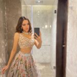 Shazahn Padamsee Instagram - Total sucker for bathroom lighting 😝