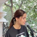 Shazahn Padamsee Instagram - My cover of Back to Black by Amy Winehouse, hope you guys like it 🎤🖤 #singer #cover #musicreels #feelitreelit #reels #explore #reelsinstagram #reelsindia