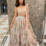 Shazahn Padamsee Instagram - Flew to Lucknow for an appearance at an Awards show recently, had such a blast! ✨ #minivlog #reels #reelsinstagram #reelsvideo #explore #feelitreelit #reelsindia #reelskarofeelkaro
