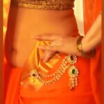 Sherin Instagram - Will you dance with me? 💃🏻💃🏻 📸- @hharsha29 @dharshanswaroop #sherin #saree #dance #trending #reels #reelsinstagram #feelitreelit