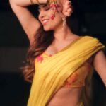 Sherin Instagram - 💛💛💛 📸 - @dharshanswaroop @hharsha29 #sherin #yellowsaree #saree #indian #love