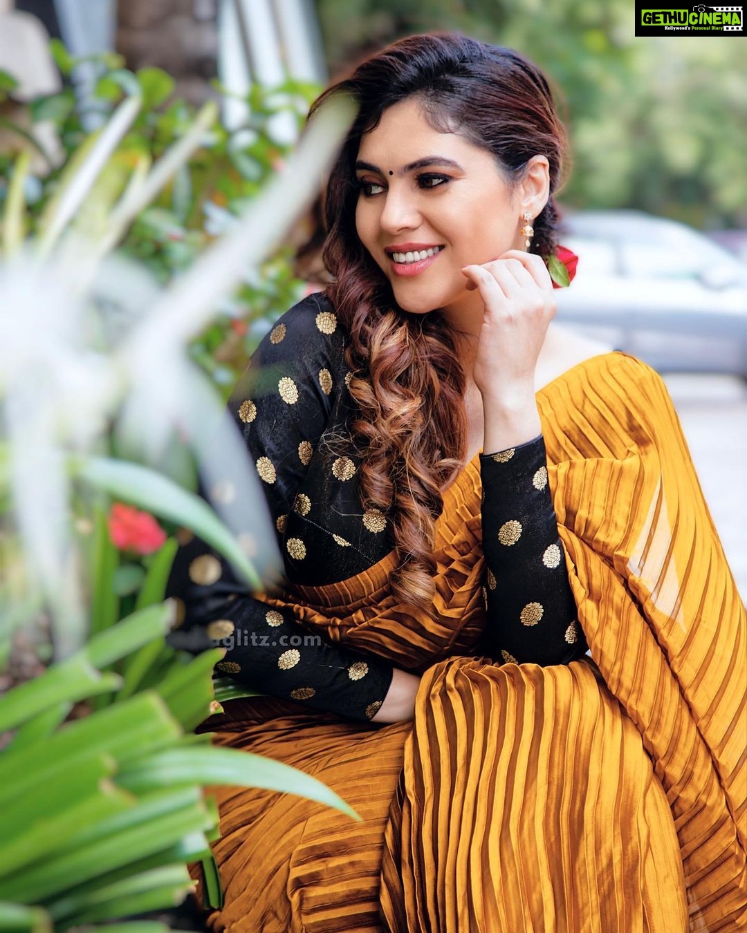 Sherin Instagram - Drop a ❤️ if you love this look. Photographer- @venuchaithu28 @indiaglitz_tamil Makeup - @aksharasalonandstudio Hair - @mani_stylist_ #sherin #tamilcinema #tamilsongs #saree #audiolaunch #fashion #styling Chennai, India