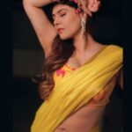 Sherin Instagram - 💛💛💛 📸 - @dharshanswaroop @hharsha29 #sherin #yellowsaree #saree #indian #love