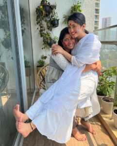 Shivangi Joshi Instagram - Happy Holi ❤️💙💚🧡💛💜🤎🤍🖤 @bunaai