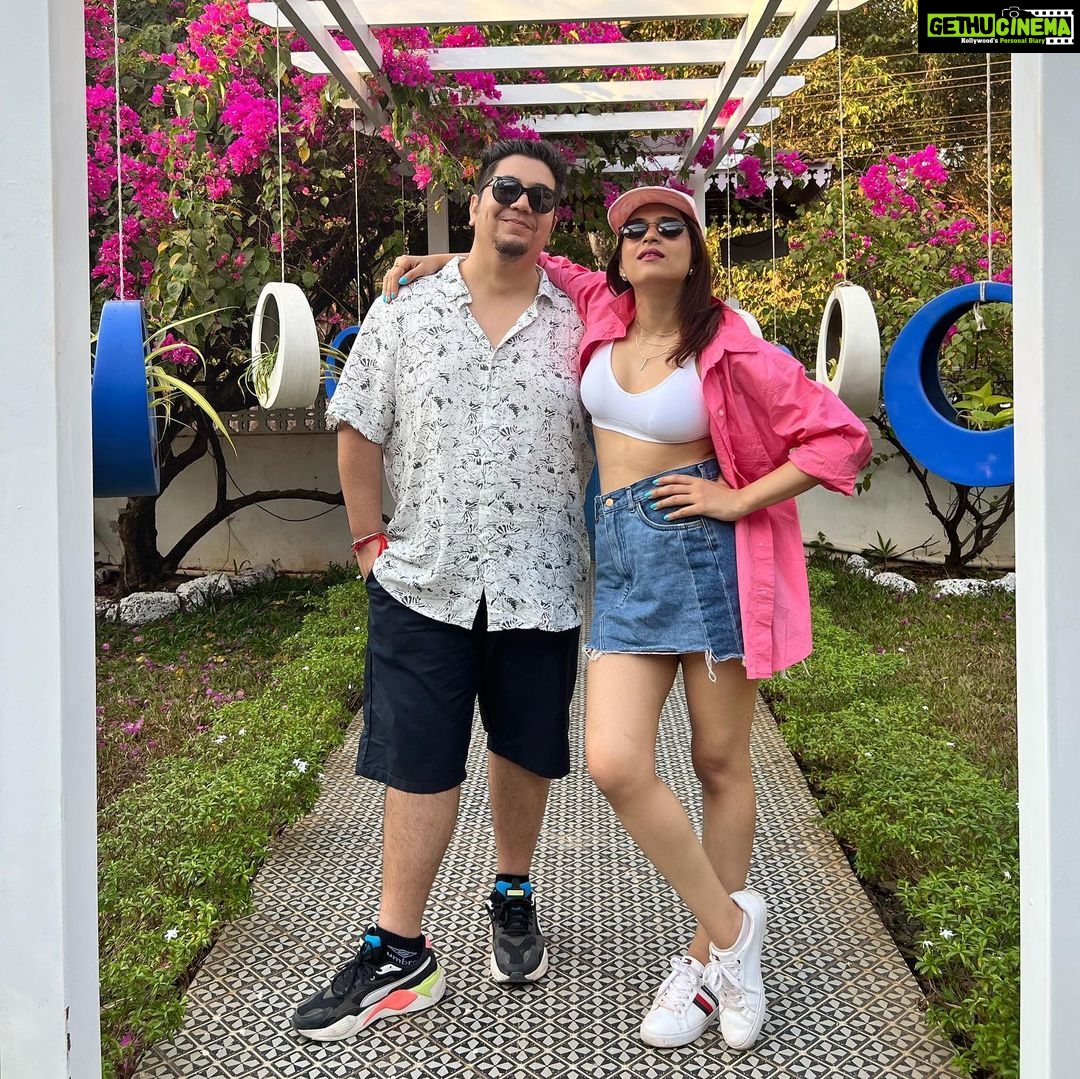 Shraddha Das Instagram - Could I be any happier?! π Thank you @gouriepatil @snehzala , @mumbaiphotowala , @amanjaitly9 , @ankit5589 , @thesharpeyeddude for this super fun and memorable birthday! @bistrovagator #goa #birthday #vagator #friendstrip Bistro Vagator