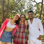 Shraddha Das Instagram - Could I be any happier?! 😃 Thank you @gouriepatil @snehzala , @mumbaiphotowala , @amanjaitly9 , @ankit5589 , @thesharpeyeddude for this super fun and memorable birthday! @bistrovagator #goa #birthday #vagator #friendstrip Bistro Vagator