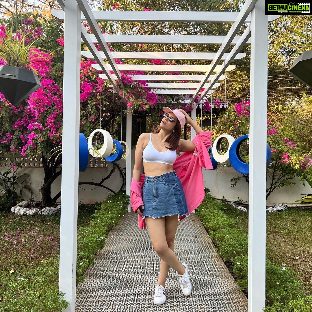 Shraddha Das Instagram - Of course, I don’t know how to act my age. I’ve never been this age before! Happy Birthday to me🥳 📸 @mumbaiphotowala & @snehzala Styling: @artbyavnee @bistrovagator #birthday #goa #vagator #pink Bistro Vagator