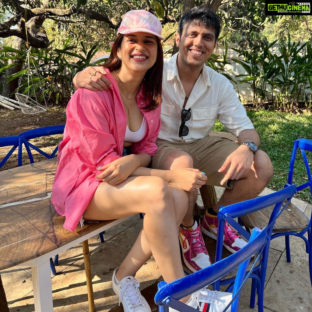 Shraddha Das Instagram - Could I be any happier?! π Thank you @gouriepatil @snehzala , @mumbaiphotowala , @amanjaitly9 , @ankit5589 , @thesharpeyeddude for this super fun and memorable birthday! @bistrovagator #goa #birthday #vagator #friendstrip Bistro Vagator