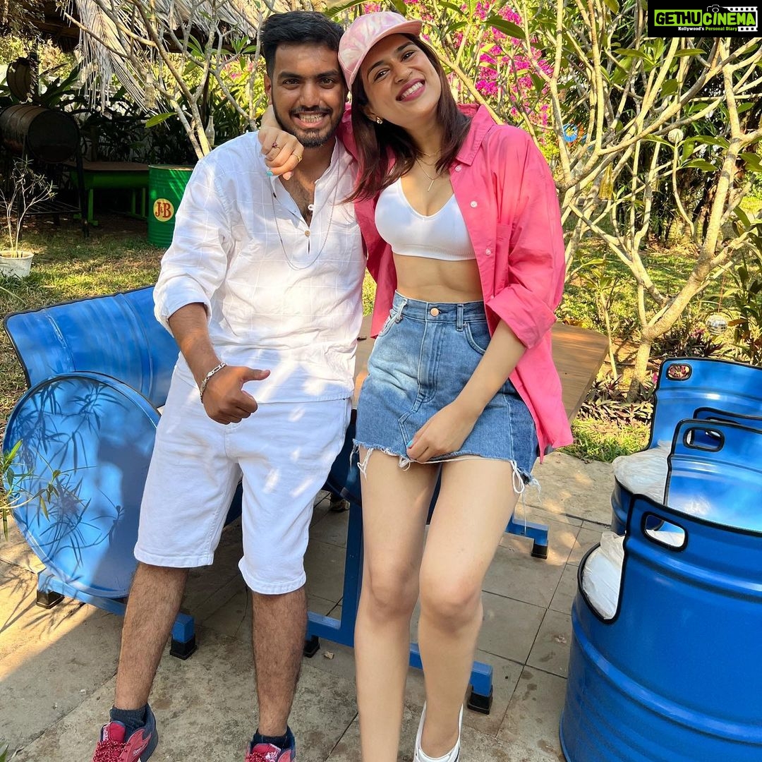 Shraddha Das Instagram - Could I be any happier?! π Thank you @gouriepatil @snehzala , @mumbaiphotowala , @amanjaitly9 , @ankit5589 , @thesharpeyeddude for this super fun and memorable birthday! @bistrovagator #goa #birthday #vagator #friendstrip Bistro Vagator