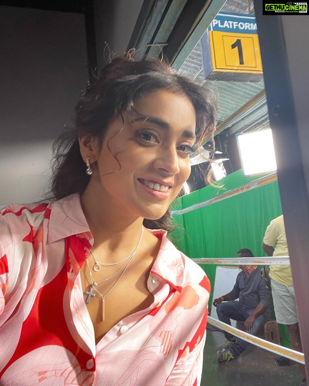 Shriya Saran Instagram - Shooting Music school @yaminifilms with Raju sundar master ! One of my fav choreographer. Absolutely love his work! Thank you @deohanskiran for your work! You are the bestest DoP ever ! That’s me lost in my thoughts 💭 to find me in Mary . Meet Mary from the movie Music school
