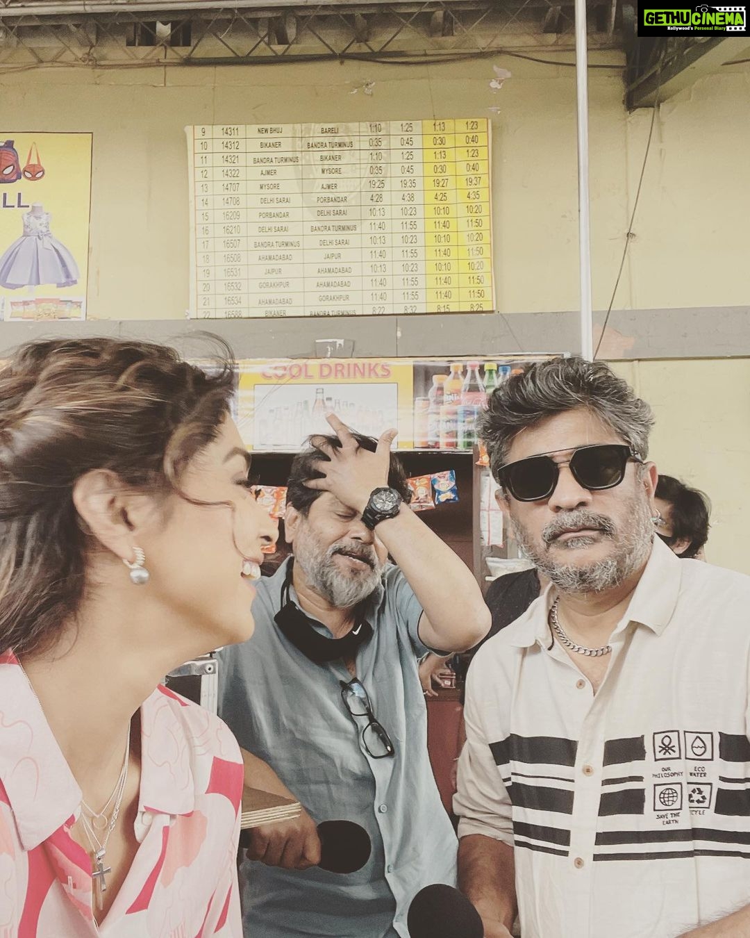 Shriya Saran Instagram - Shooting Music school @yaminifilms with Raju sundar master ! One of my fav choreographer. Absolutely love his work! Thank you @deohanskiran for your work! You are the bestest DoP ever ! That’s me lost in my thoughts 💭 to find me in Mary . Meet Mary from the movie Music school