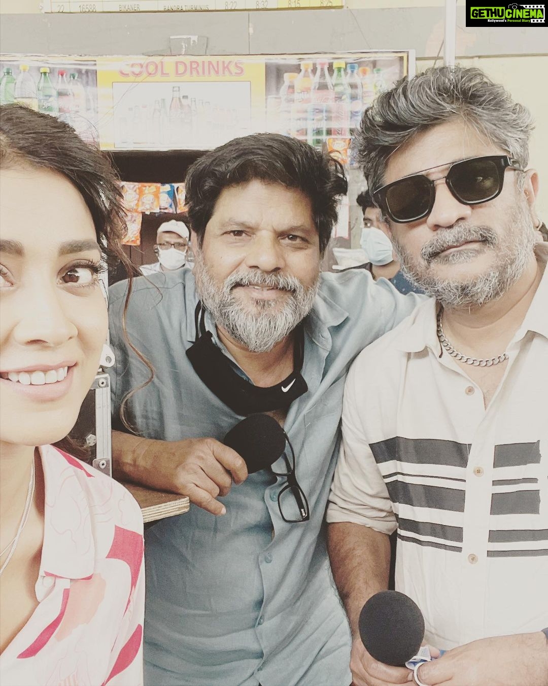 Shriya Saran Instagram - Shooting Music school @yaminifilms with Raju sundar master ! One of my fav choreographer. Absolutely love his work! Thank you @deohanskiran for your work! You are the bestest DoP ever ! That’s me lost in my thoughts 💭 to find me in Mary . Meet Mary from the movie Music school