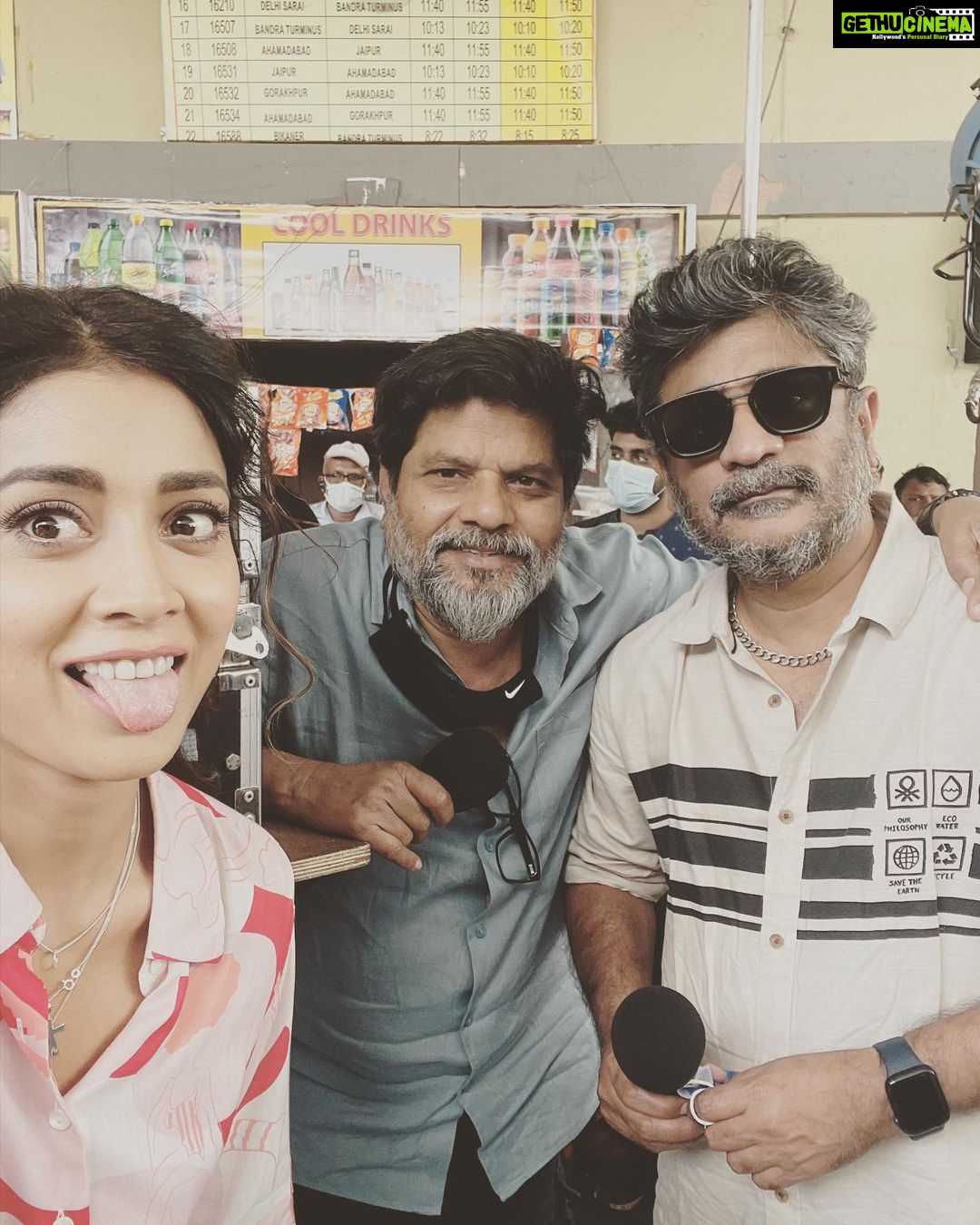 Shriya Saran Instagram - Shooting Music school @yaminifilms with Raju sundar master ! One of my fav choreographer. Absolutely love his work! Thank you @deohanskiran for your work! You are the bestest DoP ever ! That’s me lost in my thoughts 💭 to find me in Mary . Meet Mary from the movie Music school