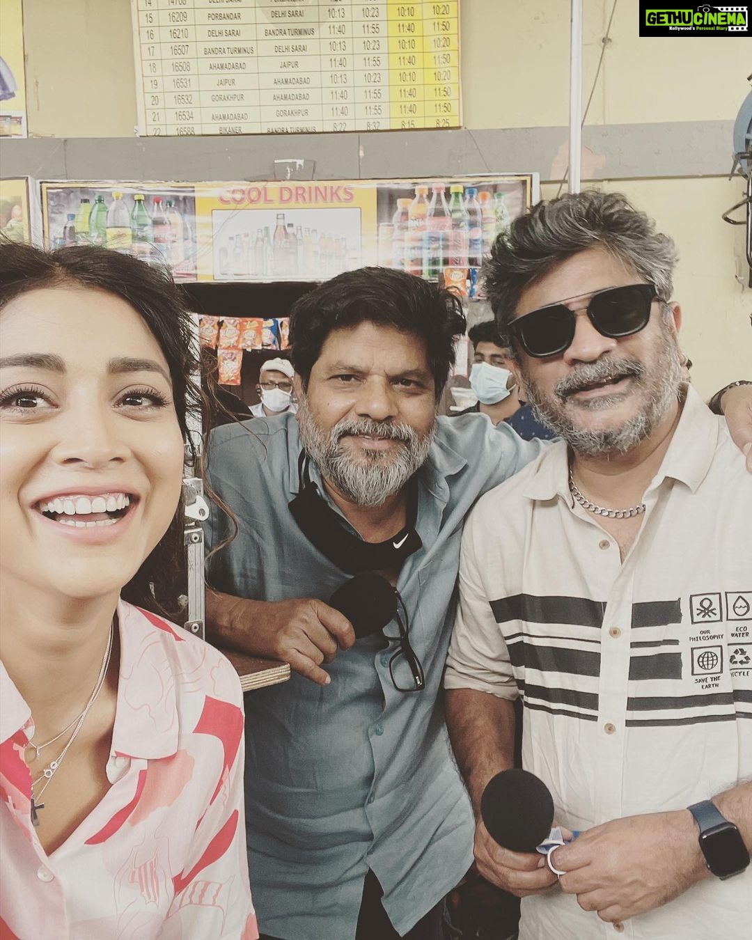 Shriya Saran Instagram - Shooting Music school @yaminifilms with Raju sundar master ! One of my fav choreographer. Absolutely love his work! Thank you @deohanskiran for your work! You are the bestest DoP ever ! That’s me lost in my thoughts 💭 to find me in Mary . Meet Mary from the movie Music school