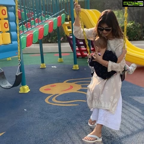 Shriya Saran - 273.4K Likes - Most Liked Instagram Photos