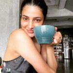 Shruti Haasan Instagram - 💜🧿🌸🖤Happy and grateful while I heal !! I’m a few cups of medicinal tea away from being A ok … I hope ! This covid fatigue is properly real 😅 vitamins , water good thoughts and a dose of being that b will get you through anything it seems 😁 checking in to say Thankyou for all your love and I’m sending you mine 💕🖤 my friends have been beyond wonderful showing me that we truly choose friends as family 🙏🥰 so much yummy khaana and love and pampering— Ps - I didn’t realise my hair is so frizzy .. 😳 also what should I expect post covid ? Dos and don’ts?? Lemme know xo