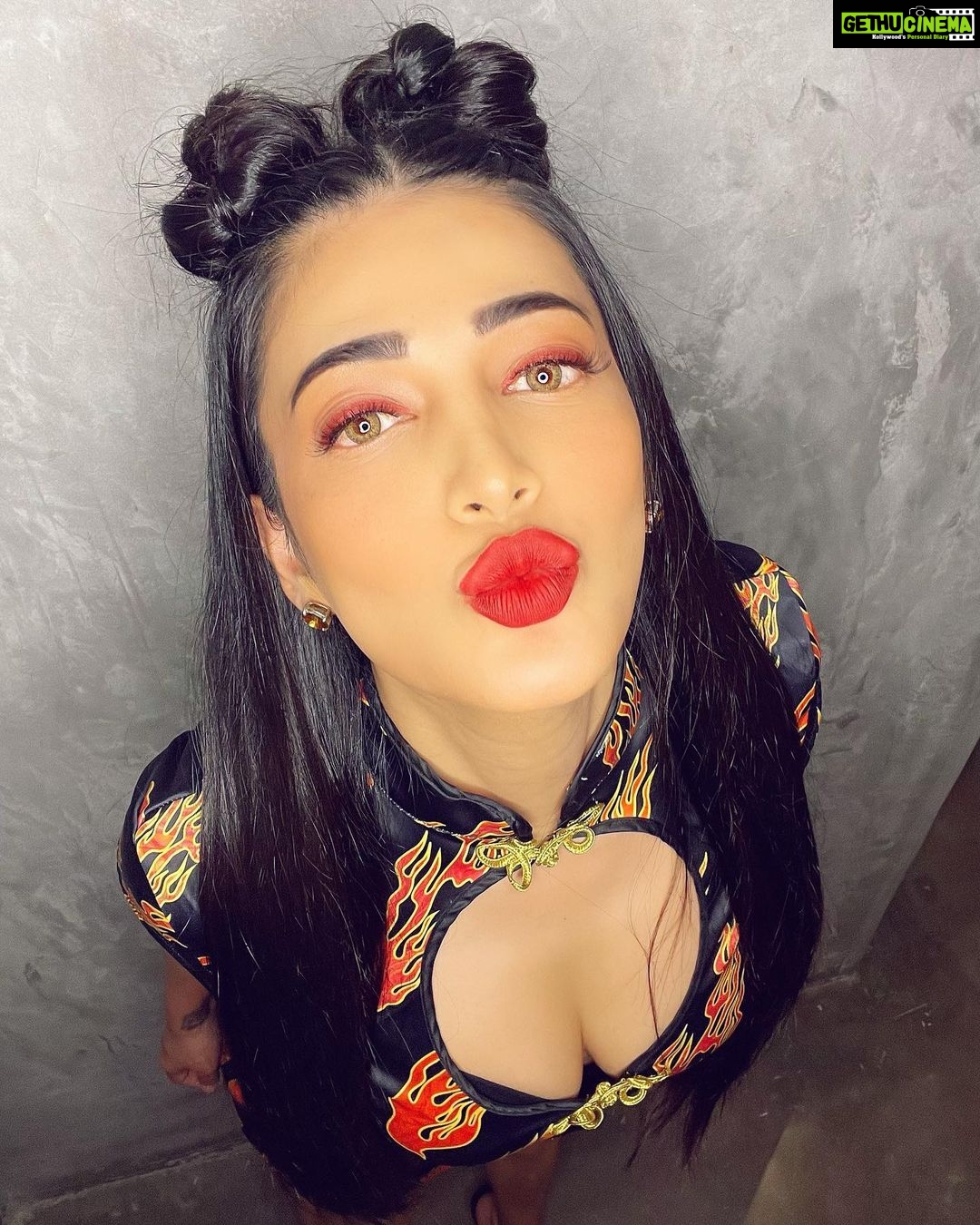 Shruti Haasan - 704K Likes - ❤️❤️🔥💛🔥💋🐞🍁🌹 💁🏻♀️💇🏻♀️ @cristianocpereira