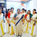 Shweta Menon Instagram - @amma.association women’s day celebration’s @shailajateacher @surabhi_lakshmi @swasikavj @ansiba.hassan @thesnyalikhan @pillai_manju @shwetha_menon @ponnammababu @imbeena.antony @riaa_saira @parislaxmi @devichandana82 @rachananarayanankutty @lakshmi.sruthi @ananyahere Costume courtesy for AMMA women’s day celebration’s @ar_handlooms_kuthampully #womensday #womensday2022 #amma Association of Malayalam Movie Artistes