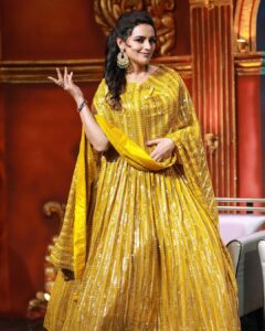 Shweta Menon Instagram - #shwethamenon MUA @mukeshmuralimakeover Stylist @sabarinathk_ Costume @ladies_planet_ Jewellery @mayoorajewels_by_archana Trivandrum, India