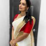 Shweta Menon Instagram – #shwethamenon @shwetha_menon 

MUA @sijanmakeupartist 

Stylist @sabarinathk_ 

Traditional Costume @ar_handlooms_kuthampully 

Jewellery @mayoorajewels_by_archana Kochi, India