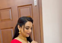 Shweta Menon Instagram - Just to celebrate #hridayammovie songs, my favourite album from last year MUA @sijanmakeupartist Stylist @sabarinathk_ Traditional Costume @ar_handlooms_kuthampully Jewellery @mayoorajewels_by_archana Kochi, India