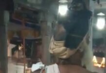 Sid Sriram Instagram - I love singing at the Kapaleeswar Temple. Last night when singing there, I felt such a deep resonance. Normally after my concerts, I post some clips of the musicians and i performing on stage. Today I got sent some video clips of a siddha purusha experiencing the concert and dancing. these two clips had a profound impact on me. The perspective switch from performing on stage, to watching someone else immersed in the music with an abandon is special. Last night felt like a blessing and a personal reminder as to why I love doing this. Loved being on stage with Vidwans Sri S Varadarajan, Sri J Vaidhyanathan and Sri @ghatamkarthick. Bengaluru, the ticket link for March 27th’s Carnatic concert is now in my bio. All love, no hate